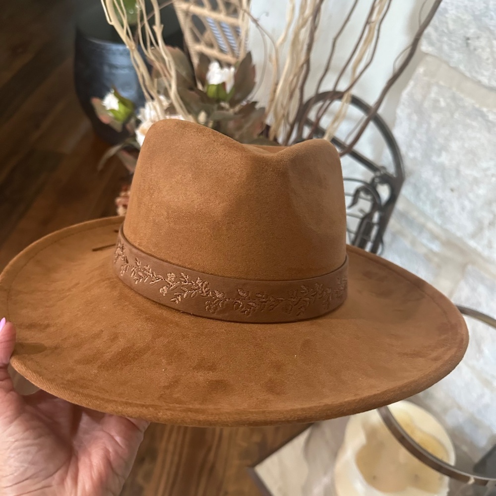 Stylish hat - Picture 2 of 4